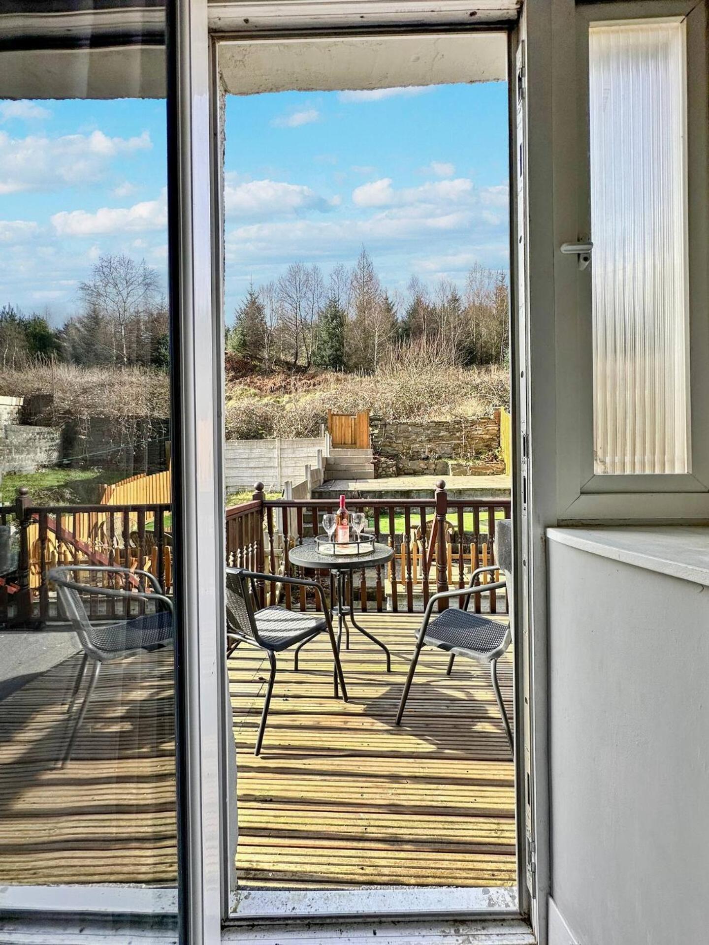 3 Bed Home In Tonypandy With Balcony View Room Llwynypia Екстер'єр фото